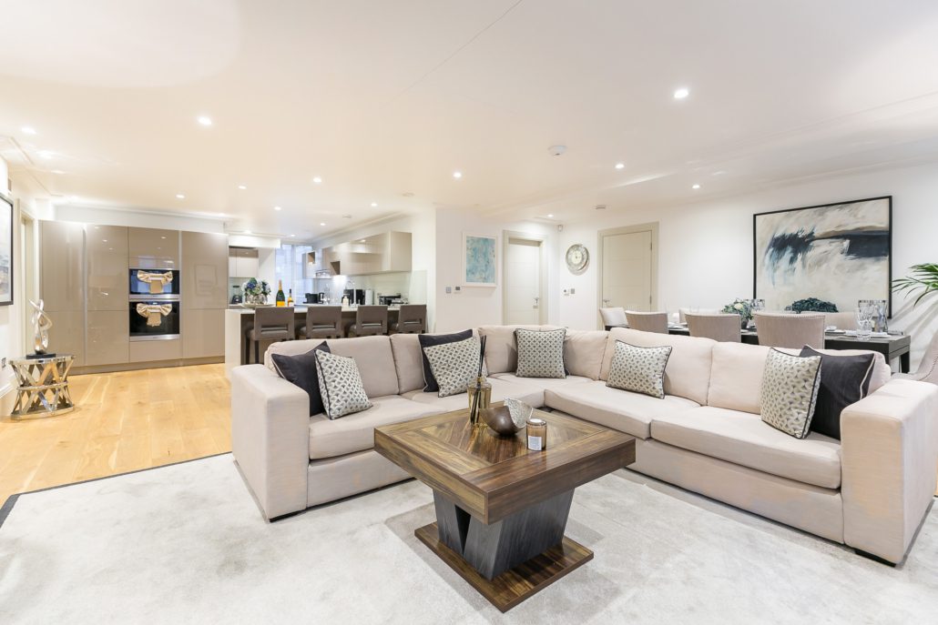 Flat 5b, Park St, London